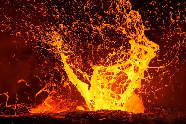 Вулкан лава огонь