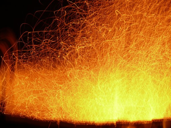 Оранжевые искры