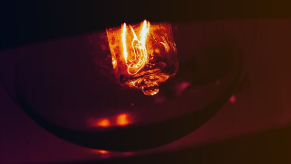 Огонь в лампе для фотошопа