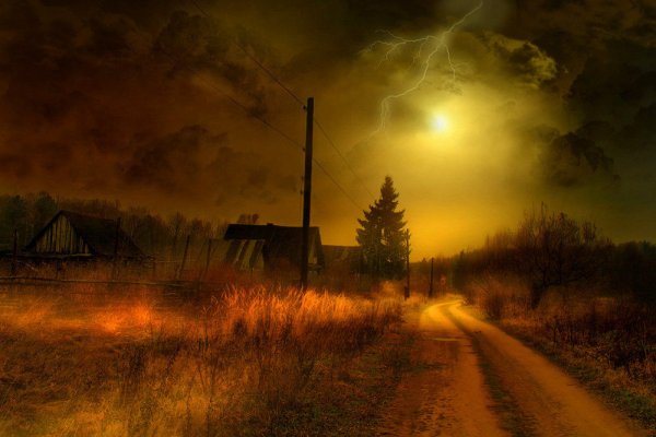 Гроза в деревне вечером