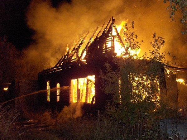 Горящий дом