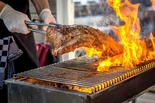 Жареное мясо на гриле