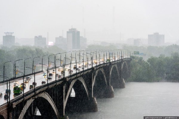 Красноярск коммунальный мост дождь