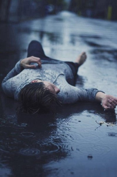 Грустный парень