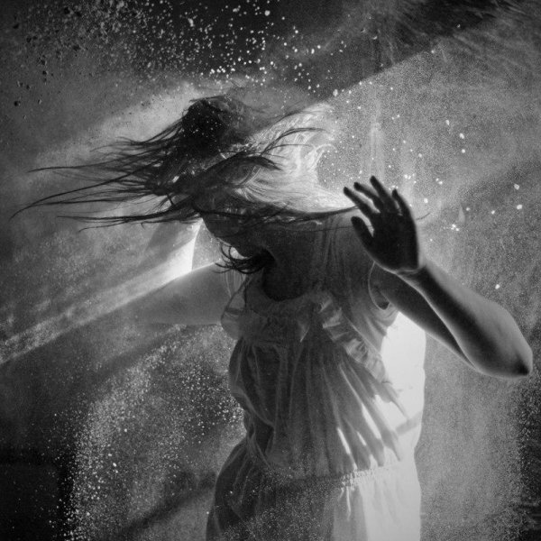 Девушка исчезает