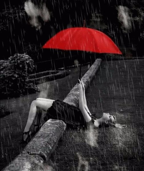 Девушка с красным зонтом