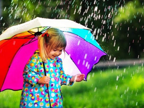 Девочка под зонтиком