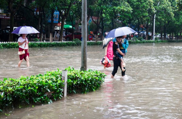 Продолжительные дожди наводнение