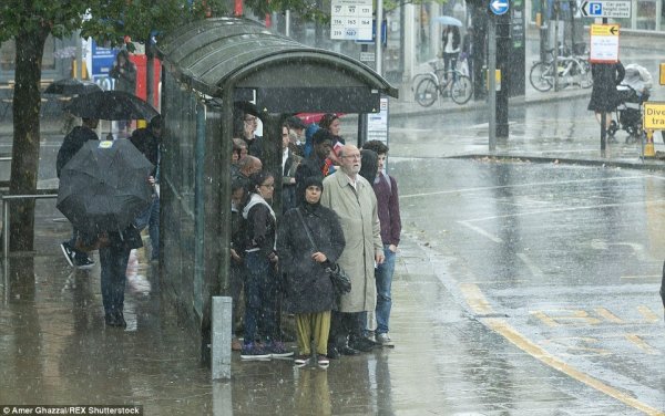 Остановка под дождем