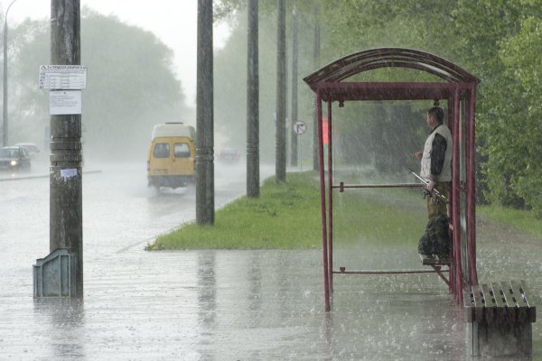 Остановка под дождем