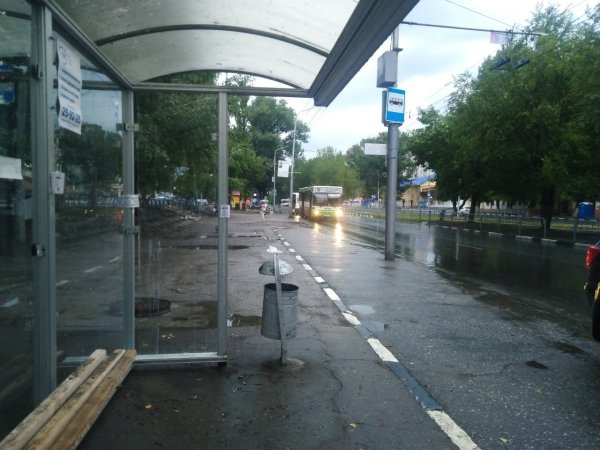 Остановка под дождем