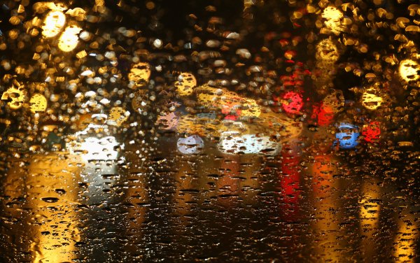 Дождь на стекле осень