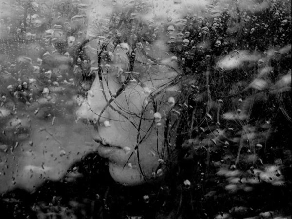 Плачет дождь