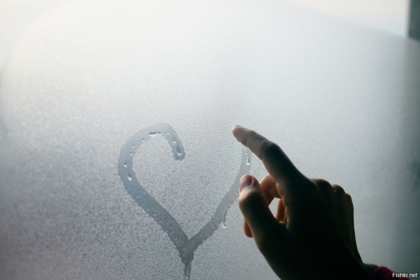 Сердечко на стекле