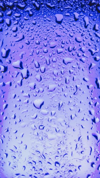 Капли на стекле