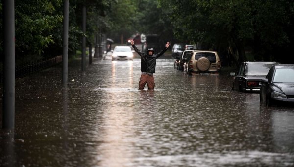 Сильный дождь в городе