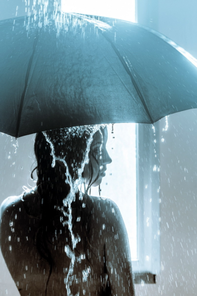 Девочка под дождем