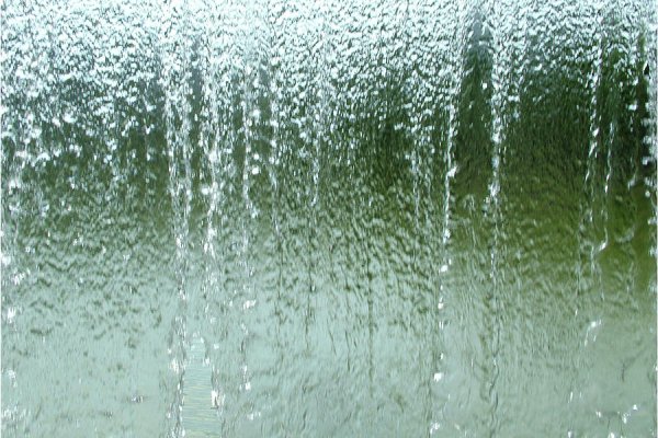 Вода стекает