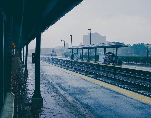 Дождливый вокзал