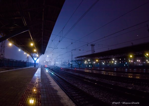 Перрон ночью