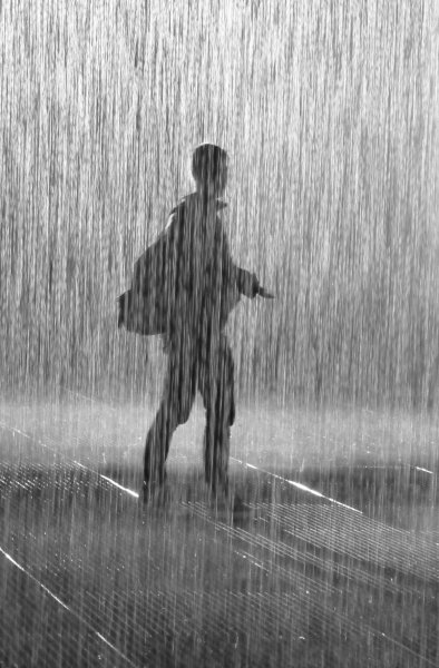 Парень под ливнем