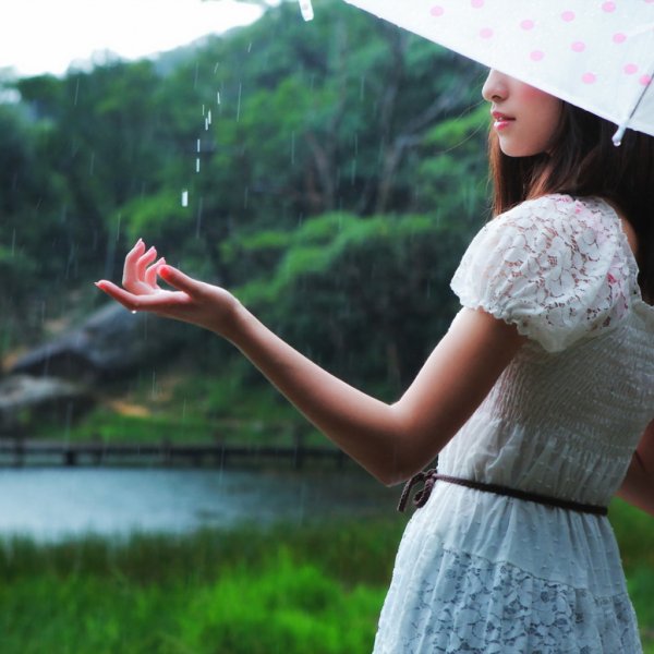 Девушка под дождем