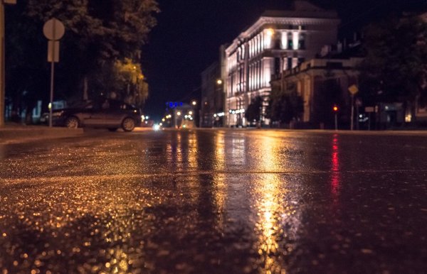 Ночной город после дождя