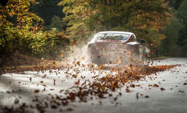 Машина осенью