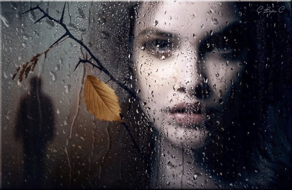 Женщина у дождливого окна