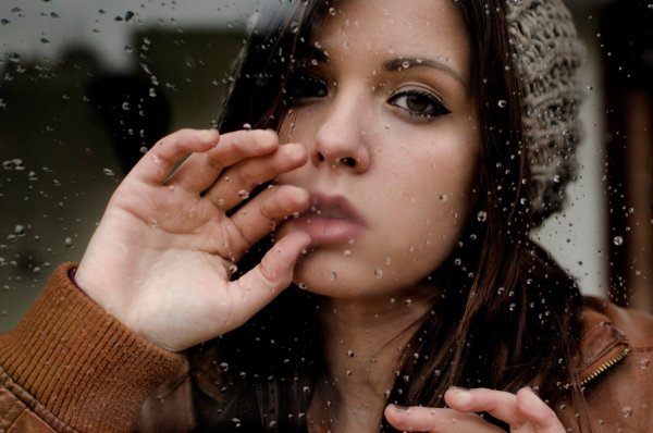 Красивая плачущая девушка