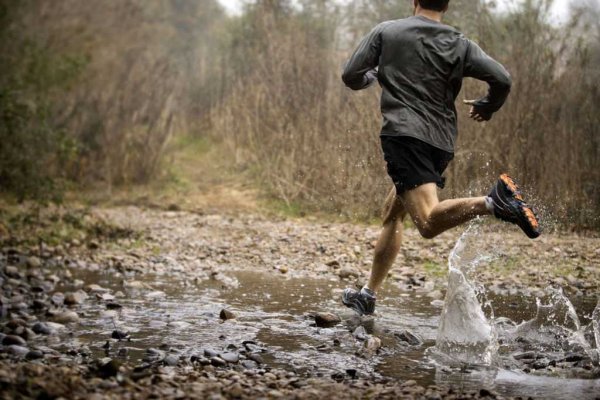 Мужчина убегает