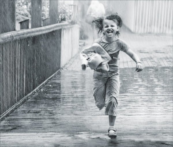 Мальчик под дождем