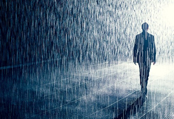 Человек под дождем