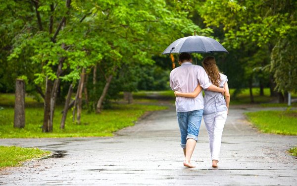 Парочка гуляет