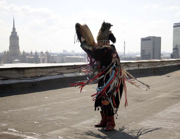 Шаман вызывает дождь