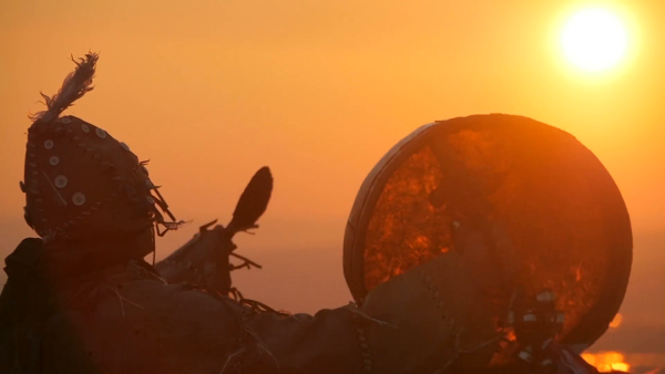 Шаманка с бубном