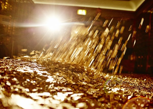 Поток золота