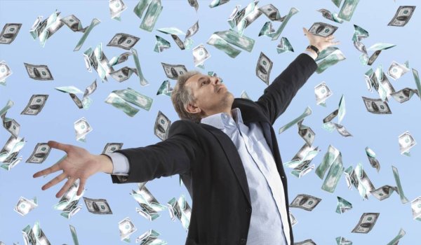 Дождь из денег на человека