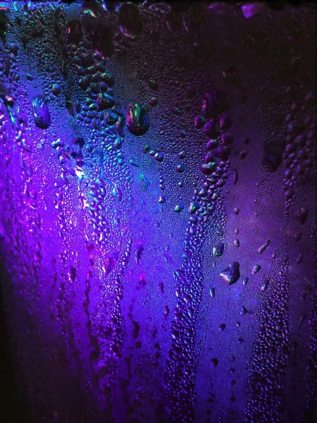 Неоновые капли