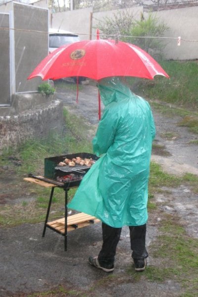 Шашлык под зонтом