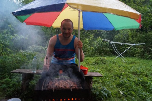 Шашлык под зонтом