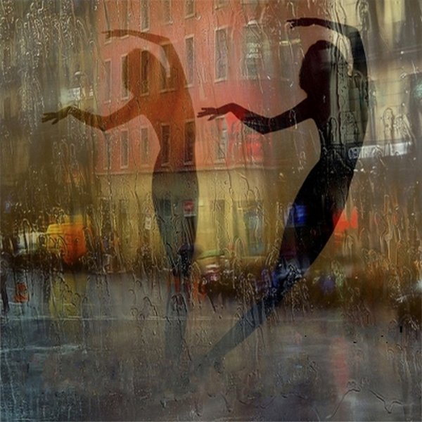 Танцующая под дождем