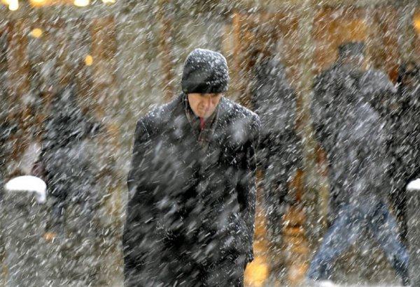 Человек под Снегопадом