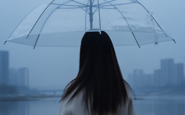 Девушка под дождем