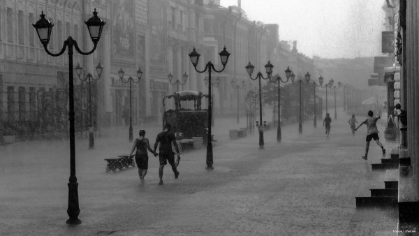 Дождливый Питер черно белый