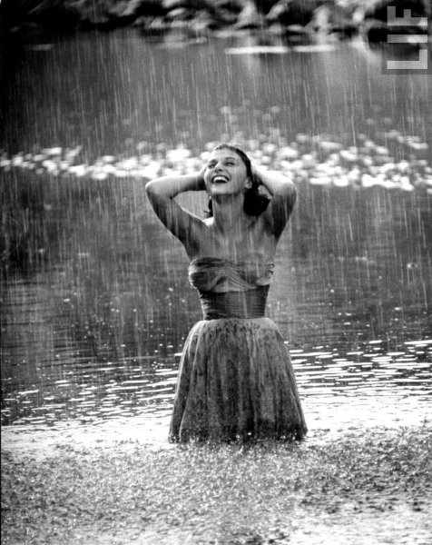 Одри Хепберн под дождем