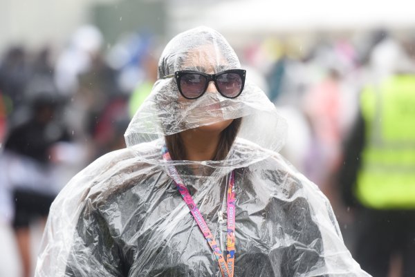 Человек в дождевике