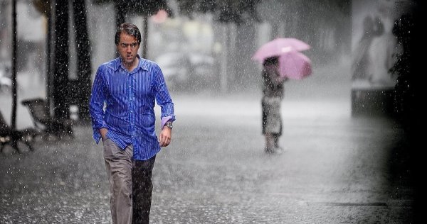 Под дождем без зонта