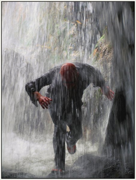 Человек под дождем