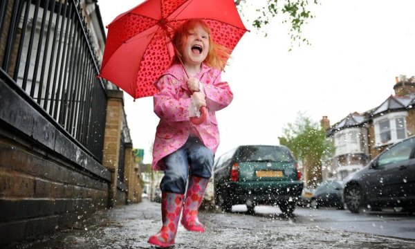 Дети под зонтом